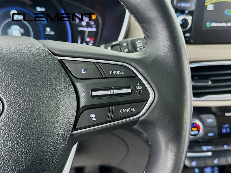 Hyundai Santa Fe Vehicle Full-screen Gallery Image 16