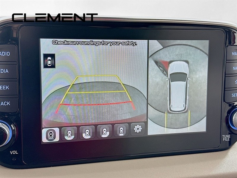 Hyundai Santa Fe Vehicle Full-screen Gallery Image 20