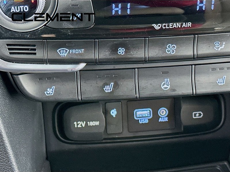 Hyundai Santa Fe Vehicle Full-screen Gallery Image 23