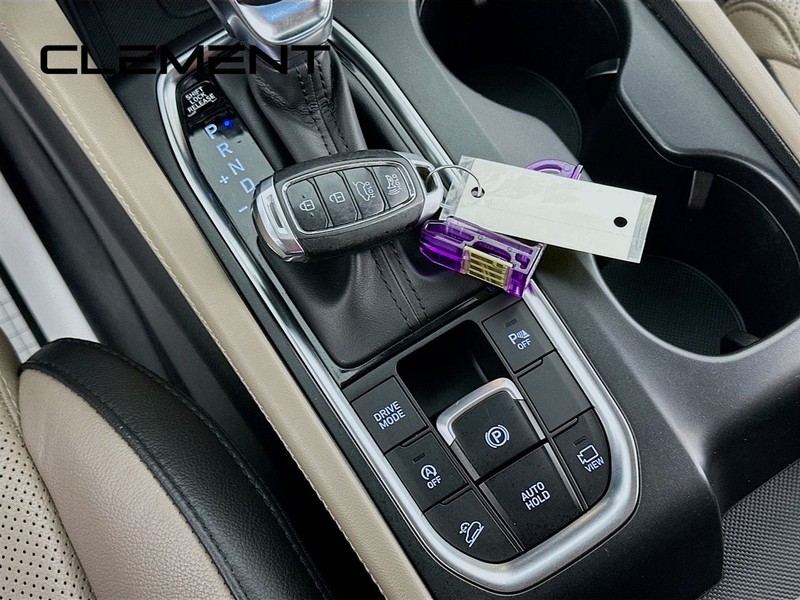 Hyundai Santa Fe Vehicle Full-screen Gallery Image 24