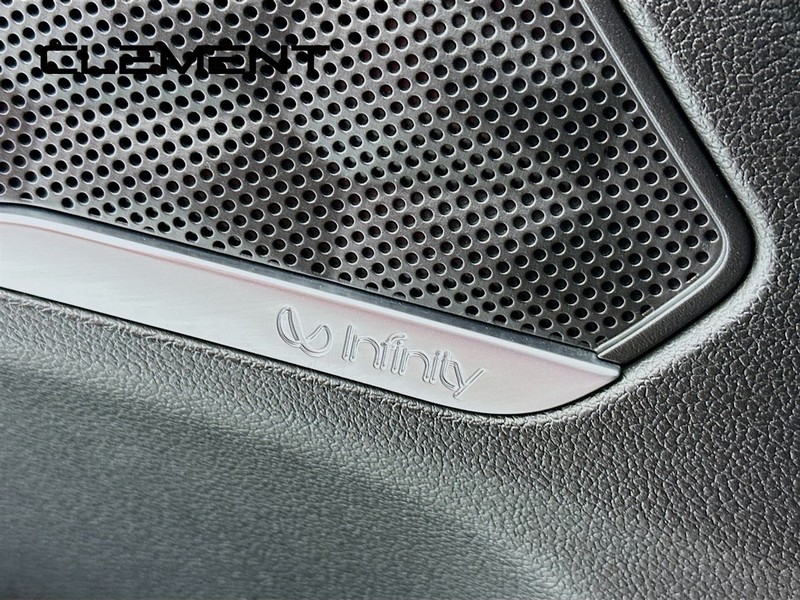 Hyundai Santa Fe Vehicle Full-screen Gallery Image 27