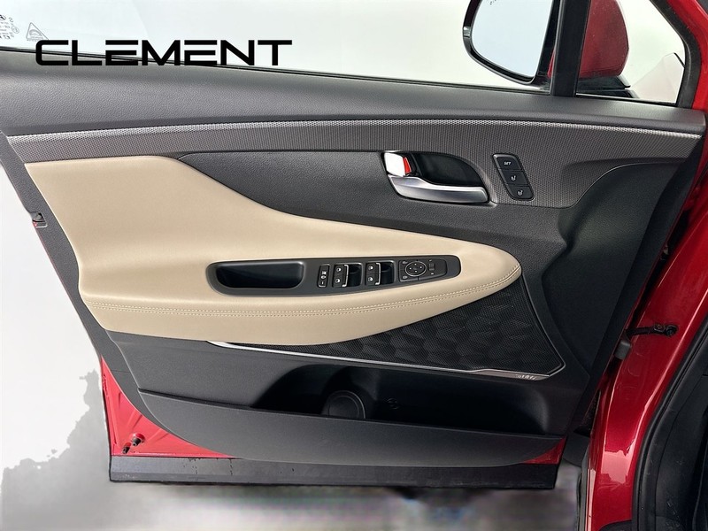 Hyundai Santa Fe Vehicle Full-screen Gallery Image 29