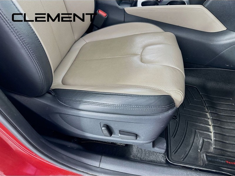 Hyundai Santa Fe Vehicle Full-screen Gallery Image 34