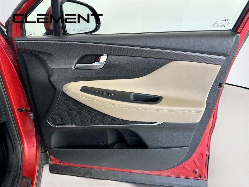 Hyundai Santa Fe Vehicle Full-screen Gallery Image 36