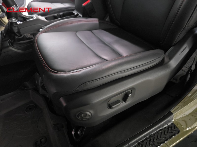 Jeep Wrangler Vehicle Full-screen Gallery Image 24