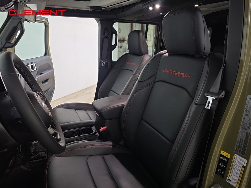 Jeep Wrangler Vehicle Full-screen Gallery Image 25