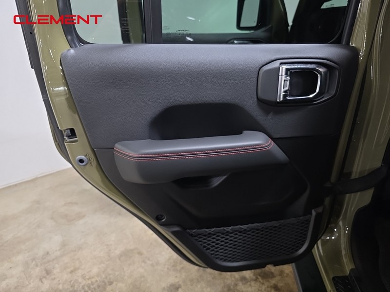 Jeep Wrangler Vehicle Full-screen Gallery Image 26