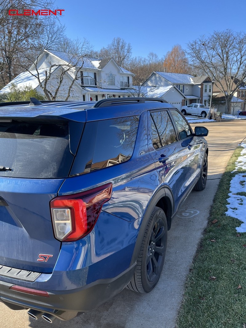 Ford Explorer Vehicle Image 02