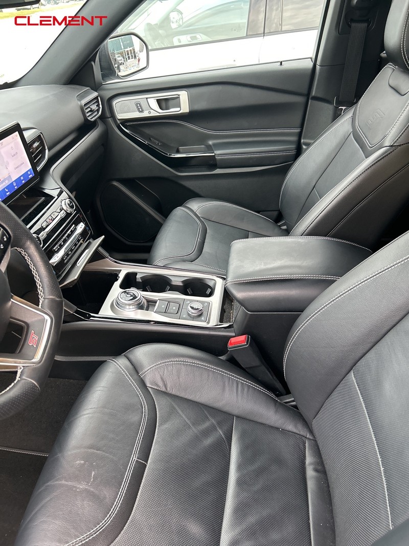 Ford Explorer Vehicle Image 03