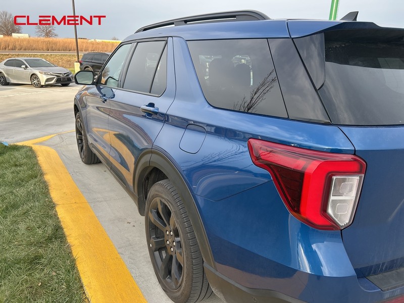 Ford Explorer Vehicle Image 13