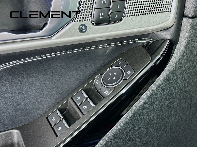 Ford Explorer Vehicle Image 28