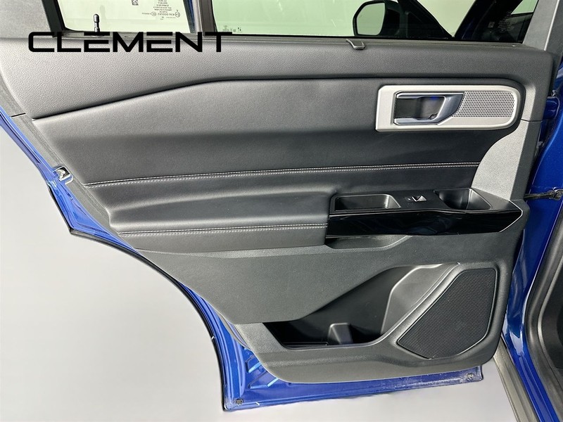 Ford Explorer Vehicle Image 32