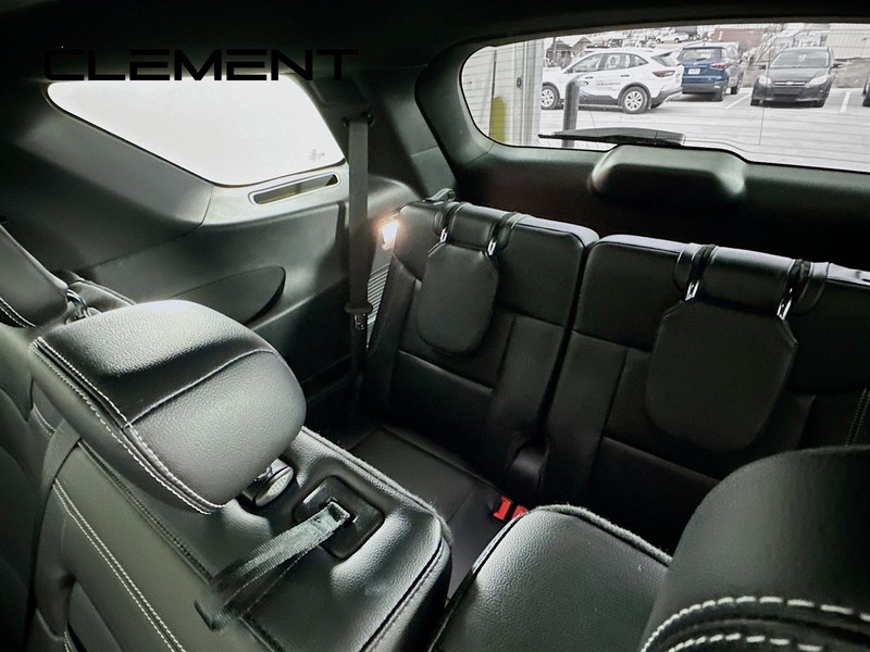 Ford Explorer Vehicle Image 34