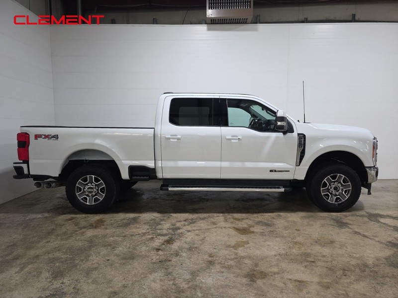 Ford Super Duty F-250 SRW Vehicle Full-screen Gallery Image 4