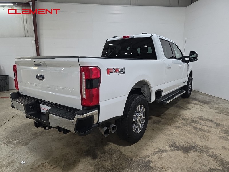 Ford Super Duty F-250 SRW Vehicle Full-screen Gallery Image 6