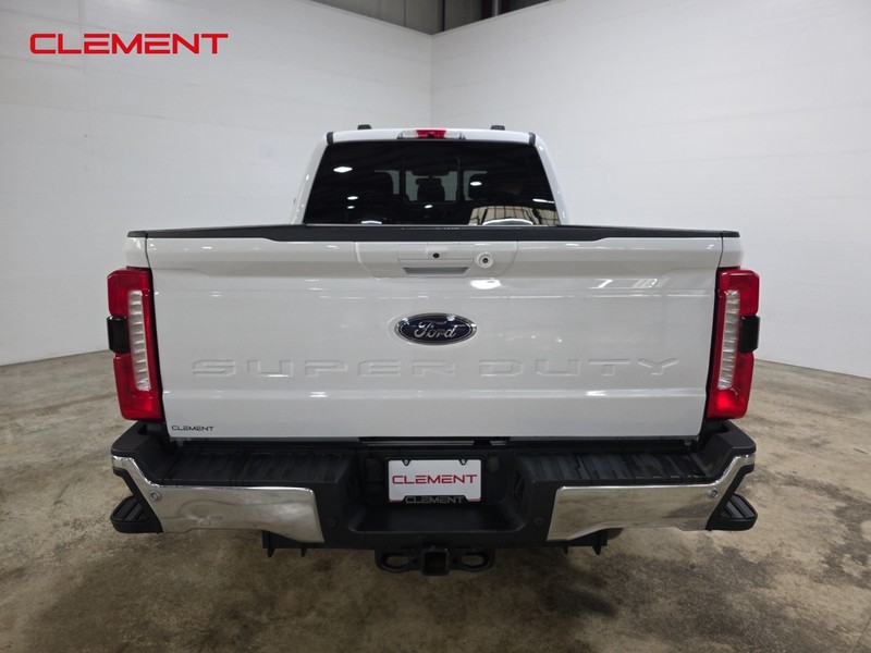 Ford Super Duty F-250 SRW Vehicle Full-screen Gallery Image 7