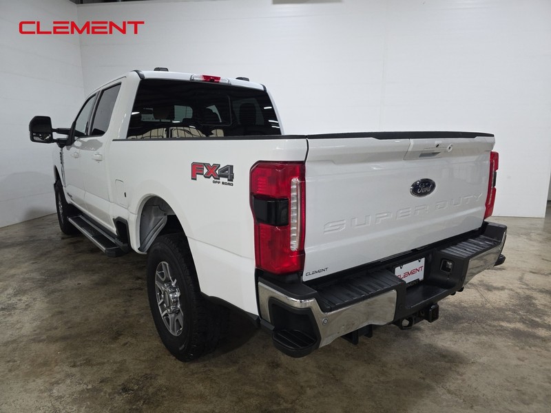 Ford Super Duty F-250 SRW Vehicle Full-screen Gallery Image 8