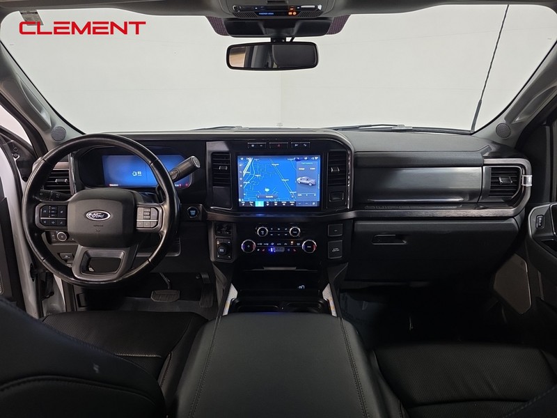 Ford Super Duty F-250 SRW Vehicle Full-screen Gallery Image 12