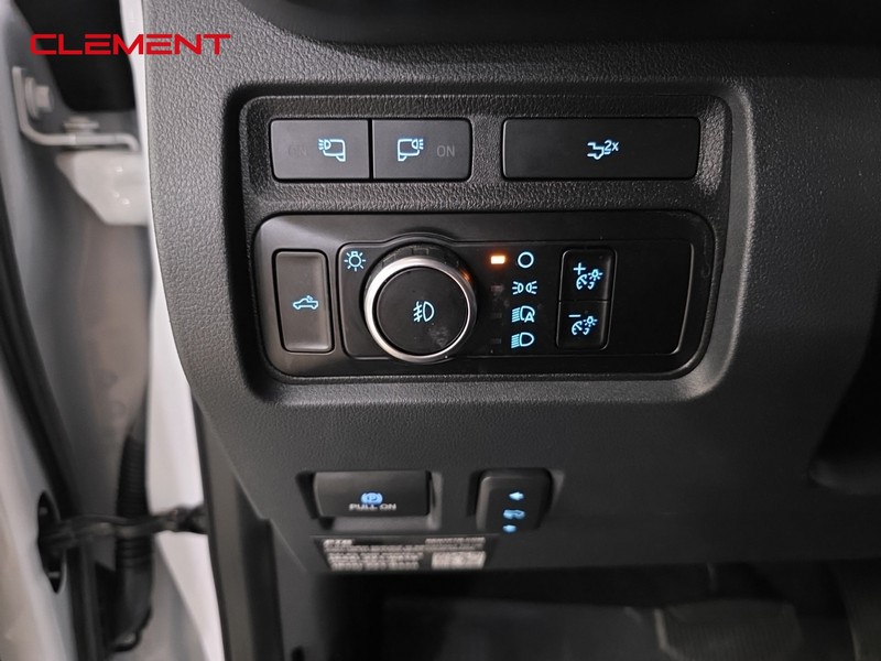 Ford Super Duty F-250 SRW Vehicle Full-screen Gallery Image 13