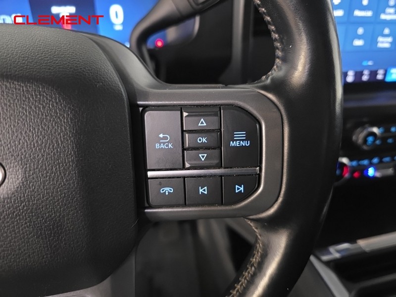 Ford Super Duty F-250 SRW Vehicle Full-screen Gallery Image 16