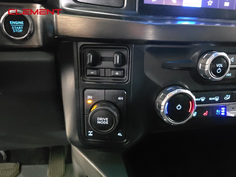 Ford Super Duty F-250 SRW Vehicle Full-screen Gallery Image 21