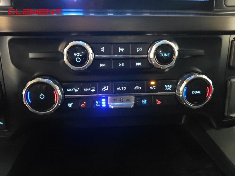 Ford Super Duty F-250 SRW Vehicle Full-screen Gallery Image 22