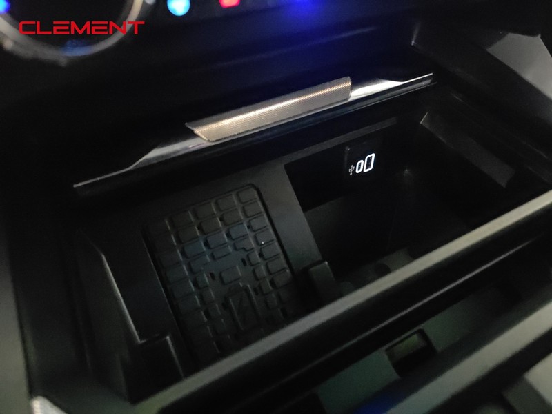 Ford Super Duty F-250 SRW Vehicle Full-screen Gallery Image 26