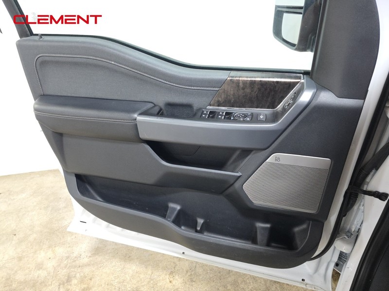 Ford Super Duty F-250 SRW Vehicle Full-screen Gallery Image 28