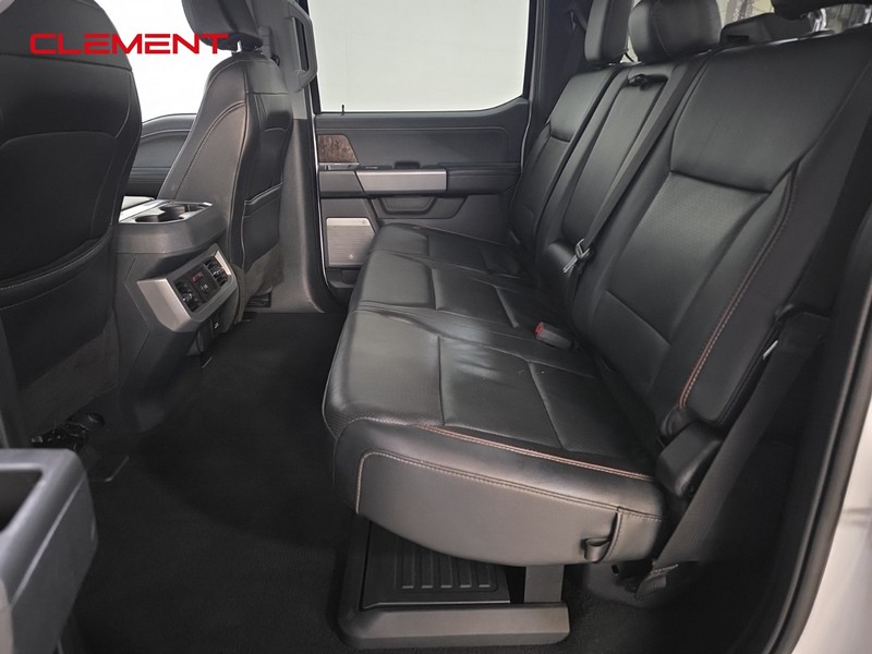 Ford Super Duty F-250 SRW Vehicle Full-screen Gallery Image 32