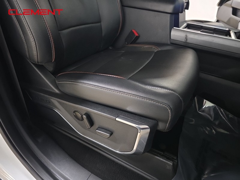 Ford Super Duty F-250 SRW Vehicle Full-screen Gallery Image 35