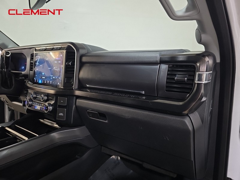 Ford Super Duty F-250 SRW Vehicle Full-screen Gallery Image 36