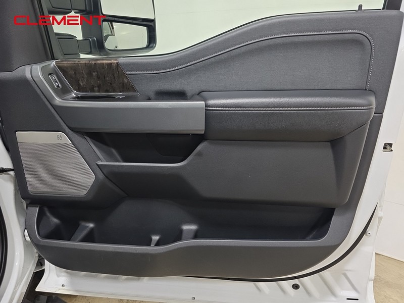 Ford Super Duty F-250 SRW Vehicle Full-screen Gallery Image 37