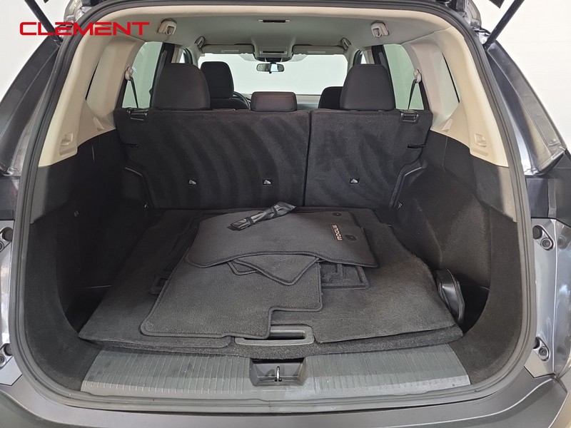 Nissan Rogue Vehicle Full-screen Gallery Image 9