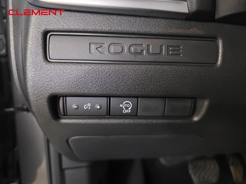 Nissan Rogue Vehicle Full-screen Gallery Image 11