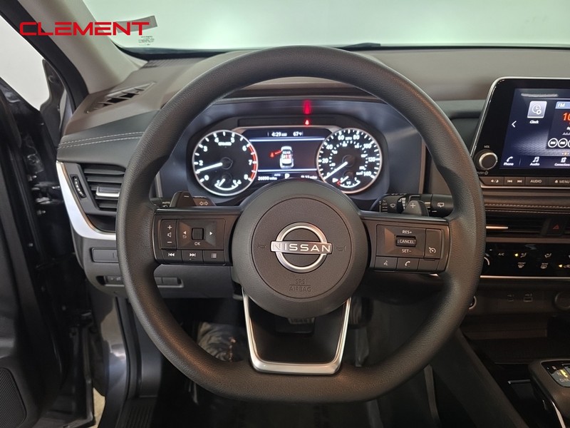 Nissan Rogue Vehicle Full-screen Gallery Image 12