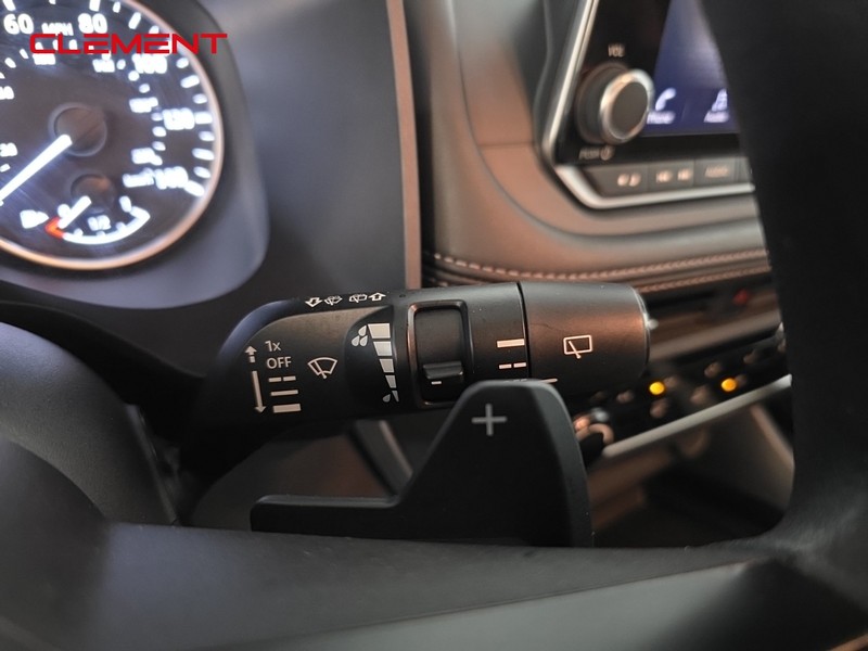 Nissan Rogue Vehicle Full-screen Gallery Image 15