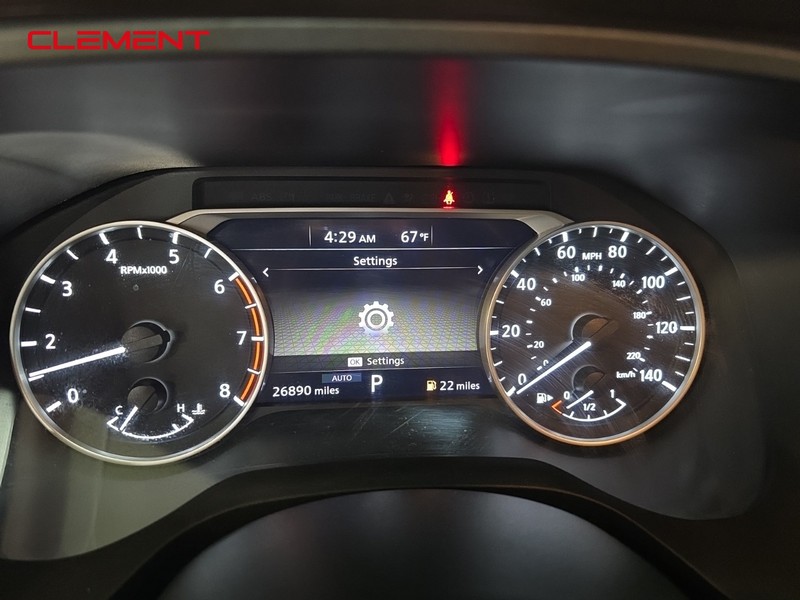 Nissan Rogue Vehicle Full-screen Gallery Image 16