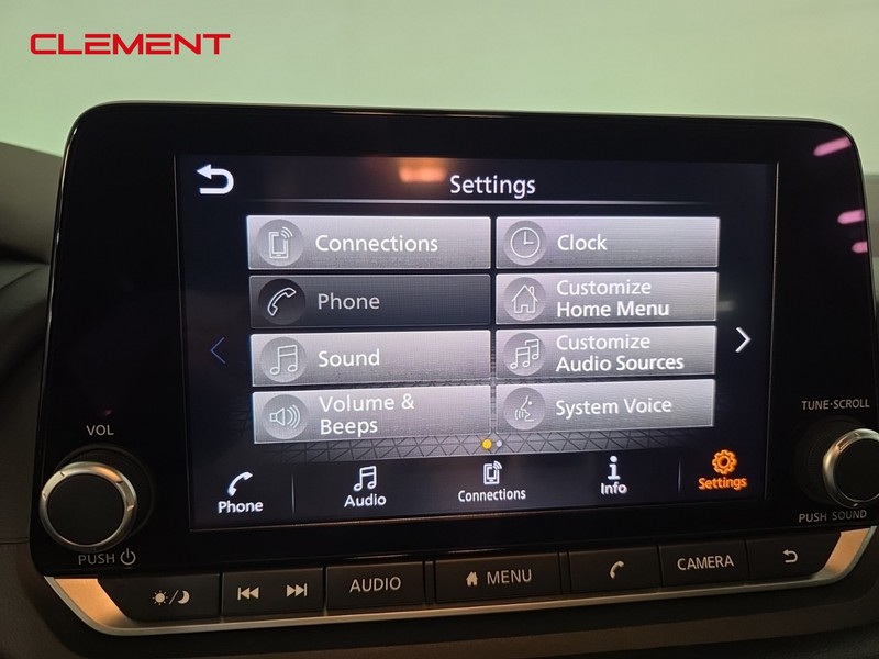 Nissan Rogue Vehicle Full-screen Gallery Image 17