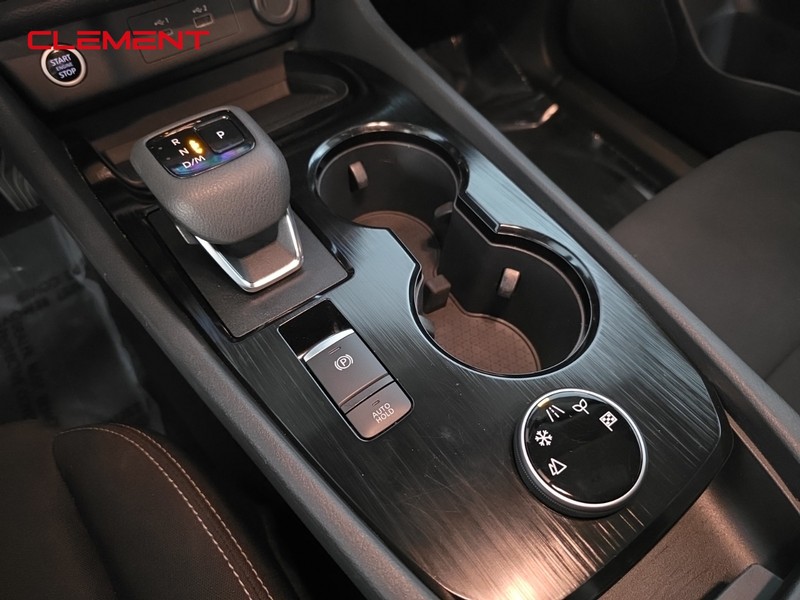 Nissan Rogue Vehicle Full-screen Gallery Image 20