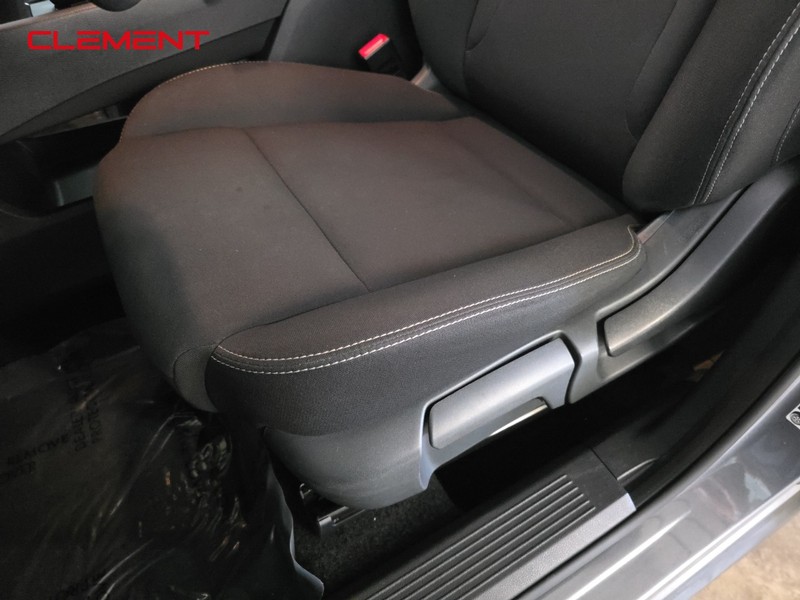 Nissan Rogue Vehicle Full-screen Gallery Image 24