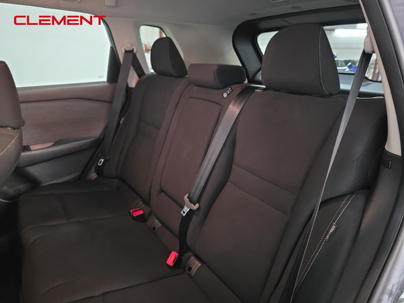 Nissan Rogue Vehicle Full-screen Gallery Image 28