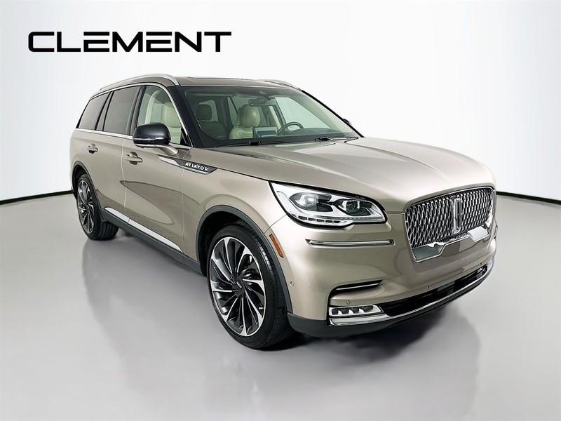 Lincoln Aviator Vehicle Full-screen Gallery Image 3