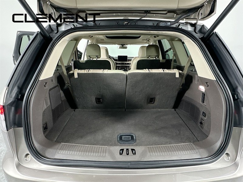 Lincoln Aviator Vehicle Full-screen Gallery Image 10