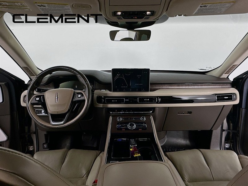 Lincoln Aviator Vehicle Full-screen Gallery Image 11