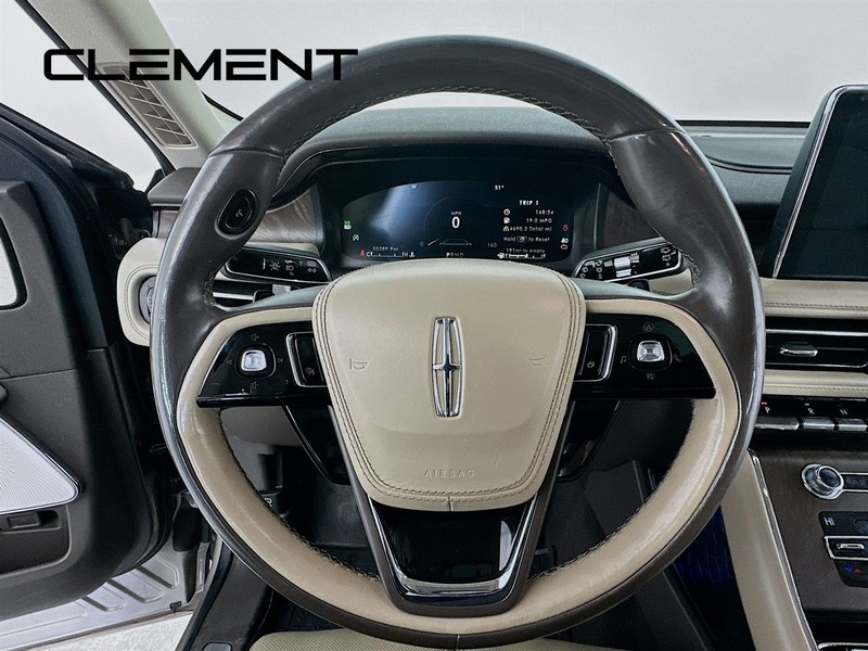 Lincoln Aviator Vehicle Full-screen Gallery Image 14