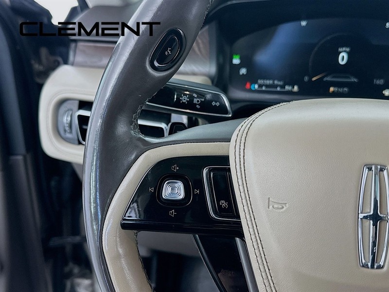 Lincoln Aviator Vehicle Full-screen Gallery Image 15