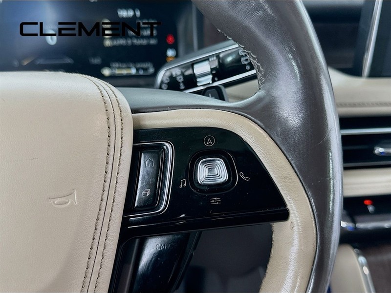 Lincoln Aviator Vehicle Full-screen Gallery Image 16