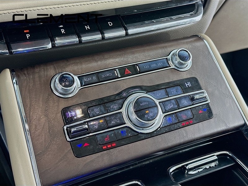 Lincoln Aviator Vehicle Full-screen Gallery Image 22