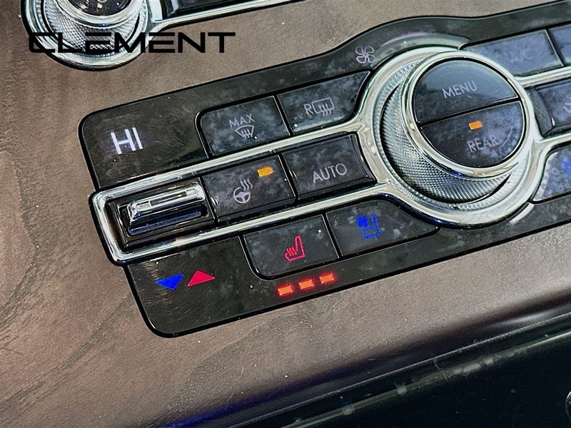 Lincoln Aviator Vehicle Full-screen Gallery Image 23