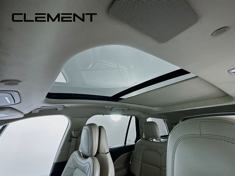 Lincoln Aviator Vehicle Full-screen Gallery Image 26